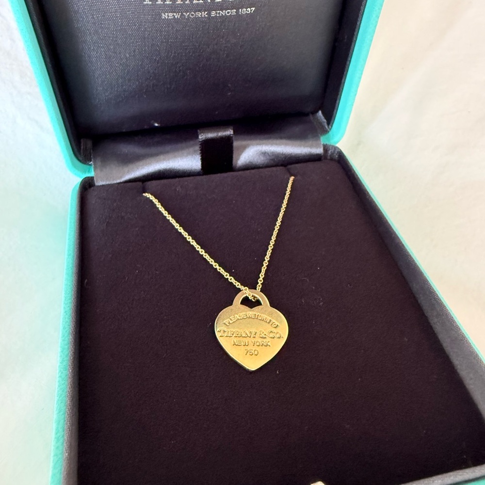 Tiffany & Co. Return to Tiffany L Gold Heart Pendant Necklace 18kt Solid Gold